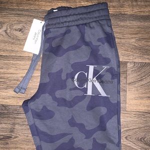 Calvin Klein Men’s Blue Camo Comfort Sweat Pants Joggers